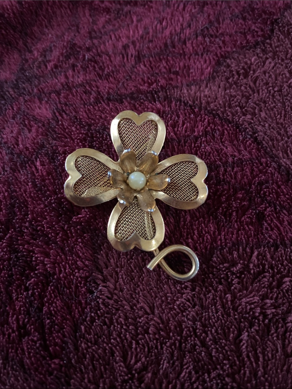 Vintage Gold-Tone Floral Clover Brooch with Center Pearl Accent